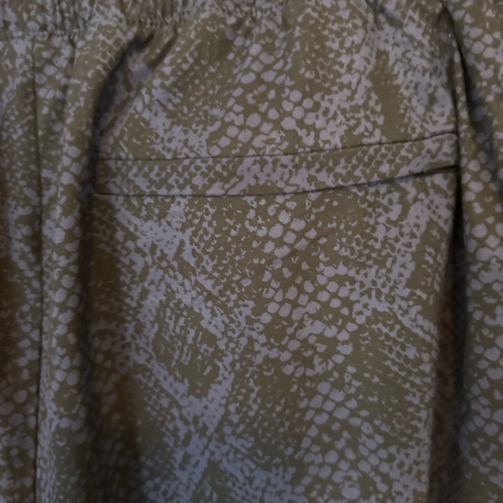 Athleta Brooklyn Joggers Size 10 Blue Black Snakeskin‎ Poly Stretch Athleisure - Picture 9 of 14